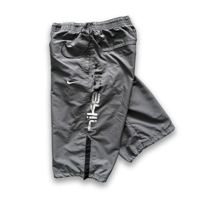 Nike shorts (M)