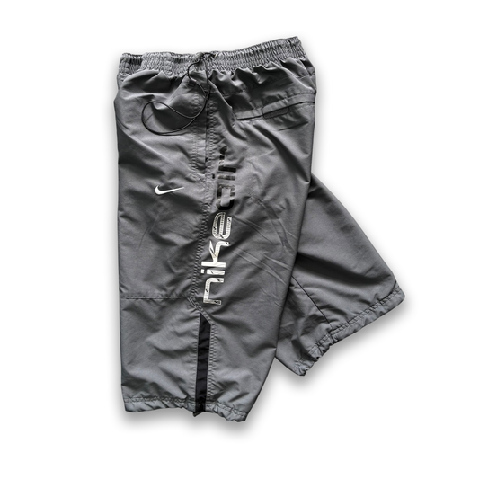 Nike shorts (M)